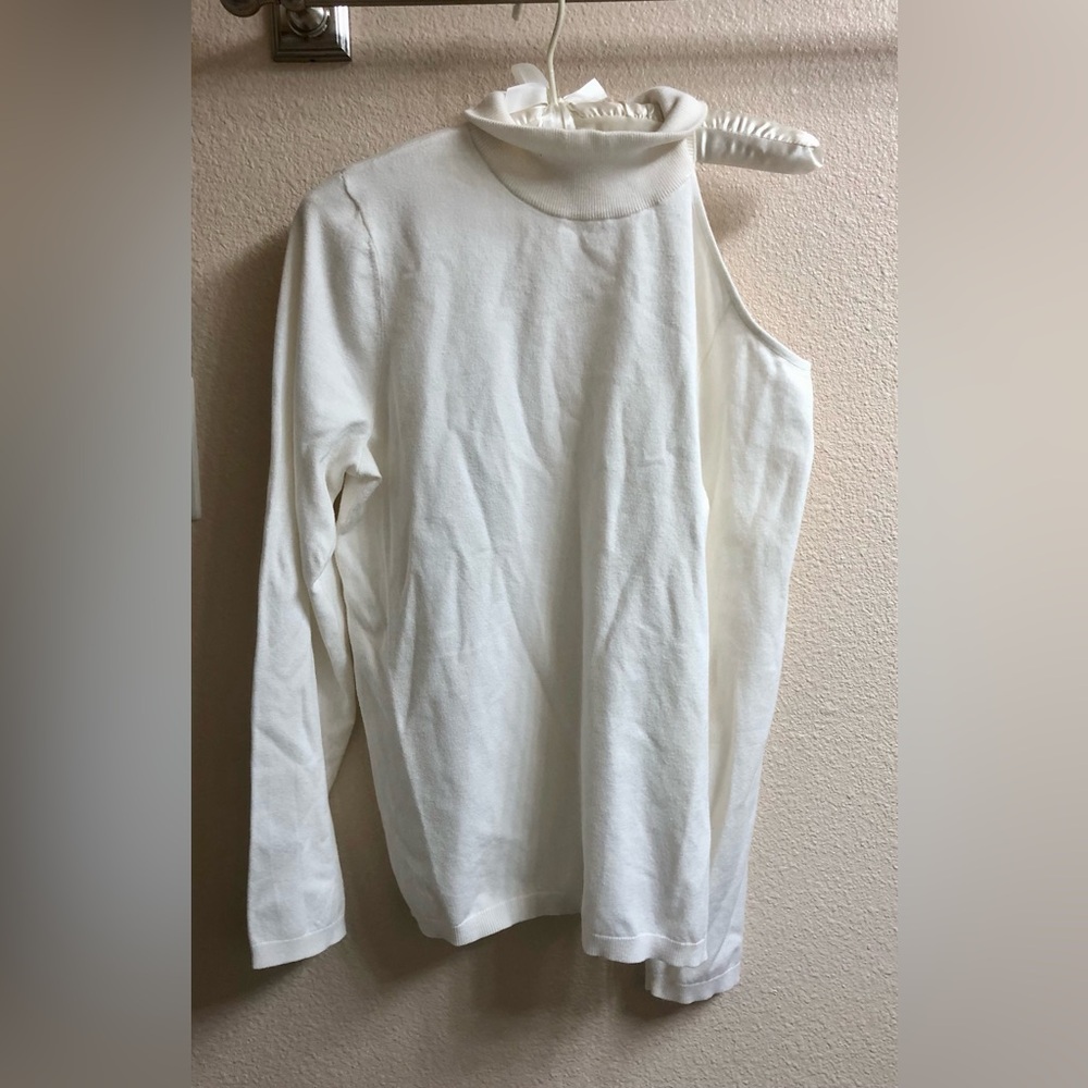 White One-Shoulder turtleneck sweater